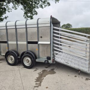 Ifor Williams IW TA510 12ft livestock box comes with Cattle dividing gate
